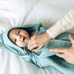 BADCAPE / OMSLAGDOEK MET NAAM